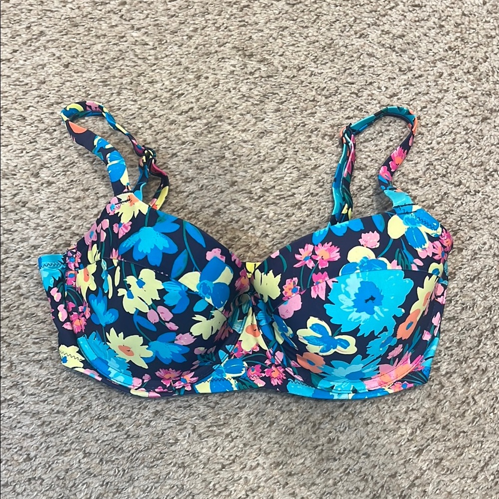 💕🎉HOST PICK🎉💕 Floral Underwire Bikini Top
